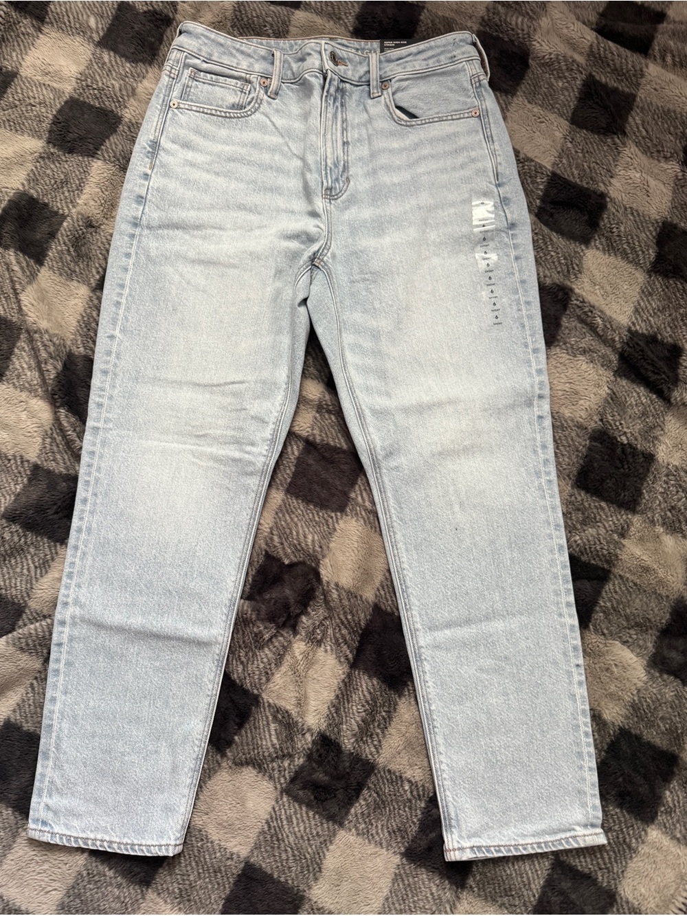 NWT-American Eagle Outfitters Super High-Rise Strigid Mom Jean-6 Short